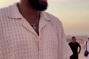 太逗了！采訪(fǎng)尼克斯球員：最不想跟哪個(gè)隊(duì)友困在沙漠里？