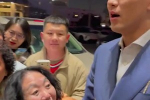 郭艾倫的女粉絲基礎(chǔ)還是很龐大?。【褪窃趺纯雌饋矶际侵欣夏??