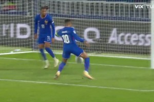 姆總雙響！禁區(qū)內(nèi)亂戰(zhàn)姆巴佩后點(diǎn)補(bǔ)射得手！法國3-0領(lǐng)先烏克蘭！