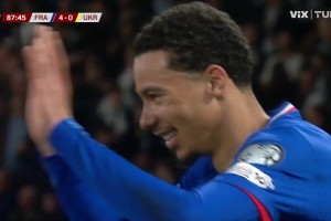 ?；倏送粕淦崎T！攻入國家隊(duì)處子球！姆總禁區(qū)內(nèi)橫傳送助攻！