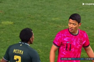 馬寧：在我的場(chǎng)子別鬧事！黃喜燦和對(duì)手發(fā)生摩擦，馬寧吹哨制止