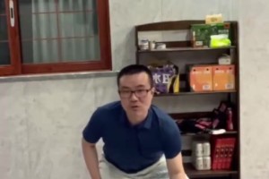 徐靜雨被網(wǎng)友質(zhì)疑籃球技術(shù)太菜，靜雨隨后上傳自己運(yùn)球訓(xùn)練視頻