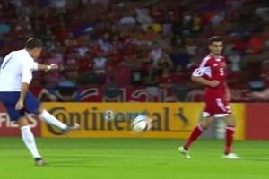 當(dāng)年遭亞美尼亞球迷喊梅西！C羅神級停球+世界波戴帽回應(yīng)