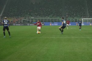 米蘭德比回顧！吉魯在3分鐘內(nèi)梅開(kāi)二度，助AC米蘭逆轉(zhuǎn)戰(zhàn)勝國(guó)米