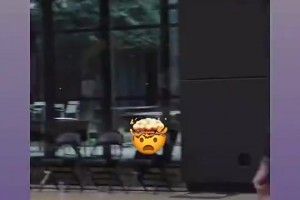 太夸張了！東契奇籃下單手甩狙，籃球貫穿全場(chǎng)94英尺精準(zhǔn)入筐??