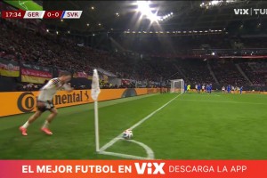 荷蘭1-0領(lǐng)先！德容直塞助攻，賴因德斯小角度推射破門(mén)