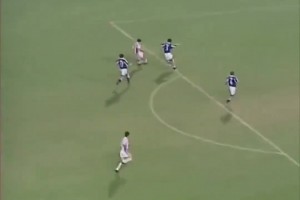 重溫經(jīng)典：2000年亞洲杯楊晨千里走單騎讓日本球員目瞪口呆??