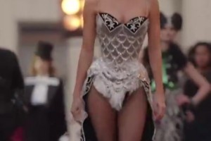 ??肯豆·詹娜為好萊塢大秀開(kāi)場(chǎng)，這大體格符合吧友審美不？