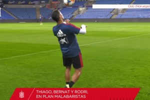 簡直就像踢毽子！蒂亞戈、貝爾納特、羅德里當(dāng)年的超遠(yuǎn)長傳練習(xí)！