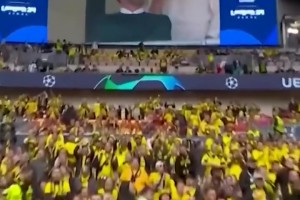 差別明顯！名場面：多特球迷看到克洛普和穆里尼奧不同的反應！