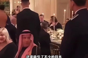 C羅參加晚宴的細(xì)節(jié)，直接做主桌太有排面了 ??