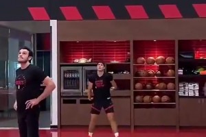 馬克西如今得分榜前三！艾弗森賽季前預(yù)測：馬克西MVP！