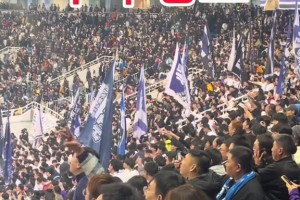 多大仇？津門虎球迷齊喊：老二老二，千年老二！