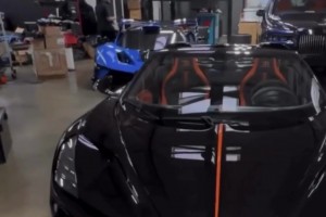 東契奇和狗爺在自己座駕布加迪前合影，這車得花東子多少錢??？??