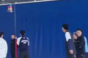 郭艾倫體測(cè)摸高，這是倫哥的弱項(xiàng)。拼了老命了！