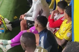 替補(bǔ)席上的所有人都不敢相信C羅在場上做了什么??