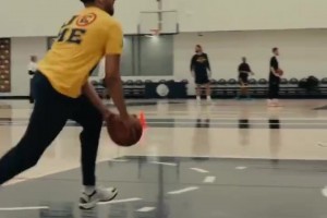 跟腱恢復(fù)得不錯？哈利伯頓訓(xùn)練中秀左手扣籃！