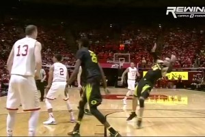 狄龍說(shuō)火箭全是假摔？美媒調(diào)侃：他竟忘了自己當(dāng)年的炸裂假摔??