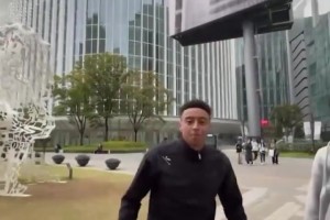 你的林皇！名場(chǎng)面：林加德挑戰(zhàn)韓國(guó)最高大廈停球！