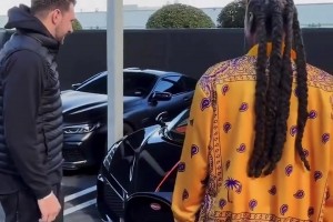 盧卡和老狗一起欣賞新車??！不得不說真是太酷了??