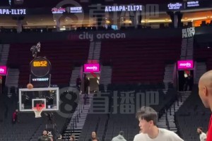 小吧現(xiàn)場直擊！楊瀚森賽前熱身練順下暴扣??今天有機會登場不？