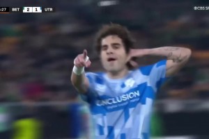 神仙球！烏德勒支前鋒米格爾中場直接吊射攻破貝蒂斯！