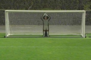 抓住漏洞擊?。羅挑戰(zhàn)機器人守門員