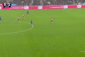 炸裂??！伯恩茅斯亞當(dāng)斯40米吊射破門，打入賽季英超最遠(yuǎn)進(jìn)球