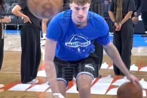 小吧現(xiàn)場(chǎng)直擊！弗拉格熱身練習(xí)運(yùn)球后投籃??這出手速度如何？