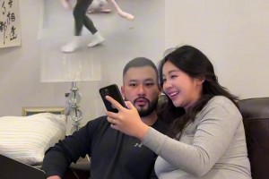 “源哥”這體型竟然要抱高高??，真是難為大哥了!!