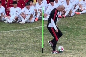 羨慕?。∫彩乾F(xiàn)場看上齊達(dá)內(nèi)馬賽回旋了??