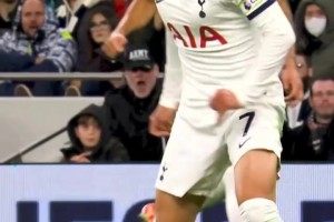 充滿(mǎn)藝術(shù)感的一球！名場(chǎng)面：慢鏡頭看孫興慜的黃金搓射！