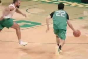 狄龍此前回俄勒岡大學(xué)，單防林葳，被林葳華麗變向直接過掉！