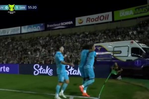 找回狀態(tài)！內(nèi)馬爾分邊策動+跟進推射破門，桑托斯1-0領(lǐng)先