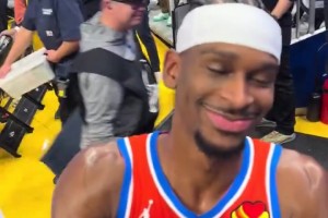 內(nèi)心強(qiáng)大??球迷陰陽(yáng)：多假摔多罰點(diǎn)！SGA照樣簽名&微笑面對(duì)