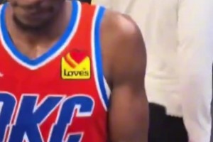 內(nèi)心強(qiáng)大啊！球迷貼臉開大：再多點(diǎn)假摔和罰球！SGA仍微笑簽名