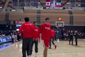 今天能拿下幾分？楊瀚森賽前熱身來了記雙手暴扣！