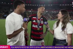 兒子說自己是死敵球迷，老爹趕緊捂嘴??