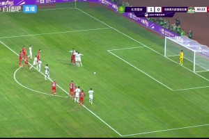 雙方險些爆發(fā)沖突??國安罰點(diǎn)球時，河南球員投訴擺放位置