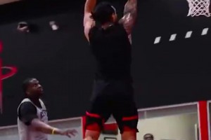 此前阿門訓練中三分這么絲滑，但可惜比賽中還是不準?。?>
                                <span></span>
                                <p>此前阿門訓練中三分這么絲滑，但可惜比賽中還是不準??！</p>
                            </a>
                        </div>
                                                <div   id=