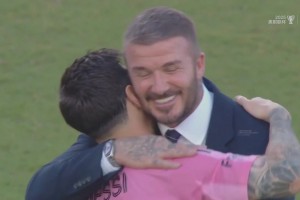 球隊(duì)首次斬獲美職聯(lián)總冠軍！小貝賽后緊緊擁抱梅西！