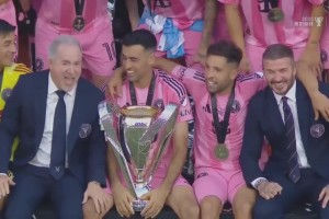 老男孩完美謝幕！奪冠慶祝布斯克茨與阿爾巴C位，身旁是老板！