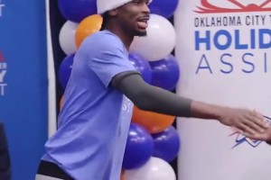 有溫度的大家庭！雷霆隊(duì)員們給小朋友買圣誕禮物！