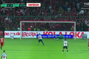 水爺穩(wěn)?。±鼓c(diǎn)球破門