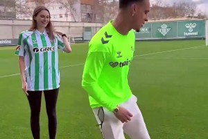 女網(wǎng)紅：對(duì)不起巴薩，安東尼會(huì)讓你見(jiàn)識(shí)什么叫真正的足球??