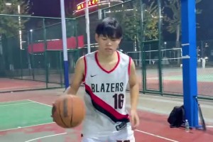 這小伙模仿楊瀚森什么水平？你別說，這腳步還挺像回事??