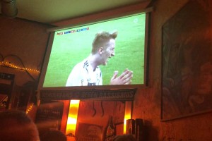 集合！名場面：18年世界杯德國對瑞典最后4分鐘德國酒吧實況！