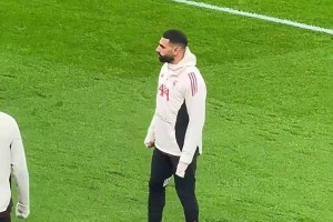 格瓦迪奧爾根據(jù)童年照猜曼城隊(duì)友！瓜迪奧拉照片有點(diǎn)成熟啊~