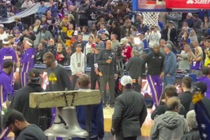 兒子助飛老爸！今日賽前熱身，布朗尼擊地彈球助老詹空接暴扣