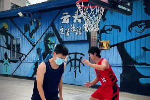 這模仿什么水平？??模仿帝陳海泳爆笑演繹楊瀚森第一次首發(fā)表現(xiàn)